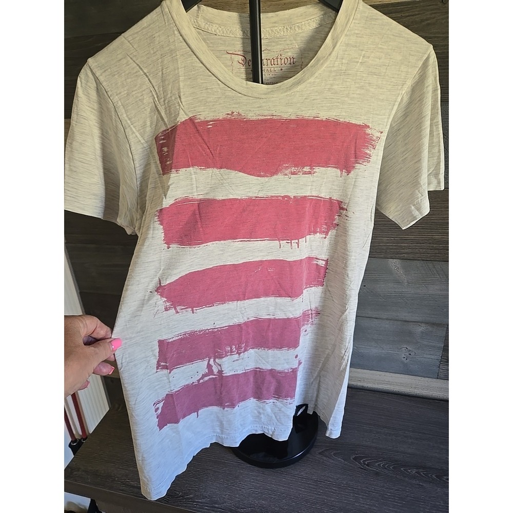 We The People Grey TSHIRT Size Small Declaration Crew Neck Preowned